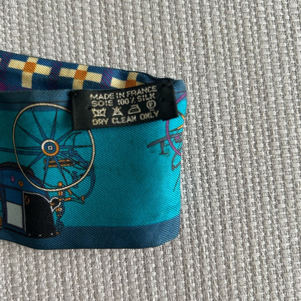 100% Authentic Vintage Hermes Silk Twilly EUC - Picture 8 of 9